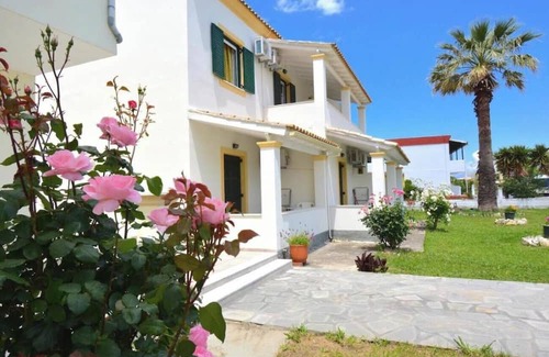 Roda Apartment | Studio Apartment 'Standard 1' with Shared Terrace, Wi-Fi and Air Conditioning