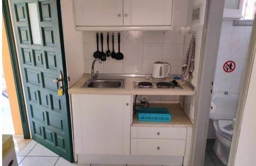 Roda Apartment | Studio Apartment 'Standard 1' with Shared Terrace, Wi-Fi and Air Conditioning