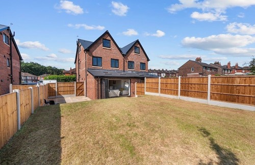 Walkden House | Stylish: Luxurious Modern House