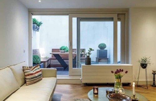 Burgwallen Nieuwe Zijde Apartment | Canal Front Bliss Your Perfect Urban Retreat