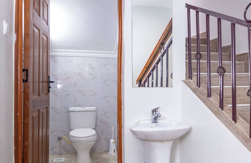 Ruiru House | Calm Haven- Cozy 4 Bedroom 4.5 bath in Gated Community