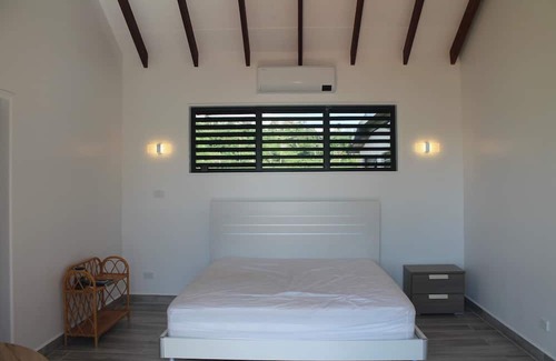 Teouma House | Stunning 3 Bedroom Oceanfront Retreat with Panoramic Views