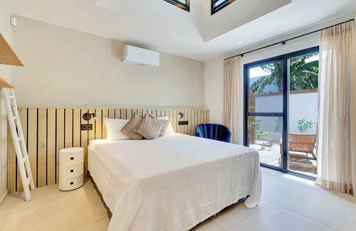 Sabadeco Villa | Villa Viteau, New! Luxurious oceanfront villa with private cinema