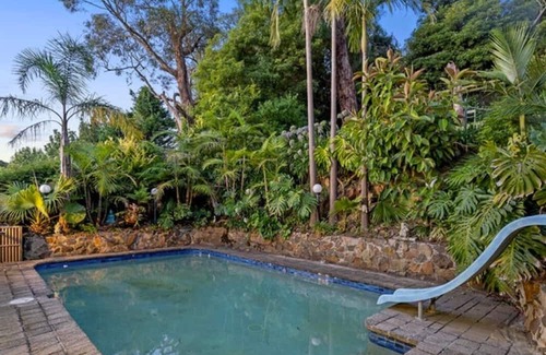 Upper Ferntree Gully House | Hilltop Pool Sanctuary near Puffing Billy, 1000 Steps & Westfield Knox