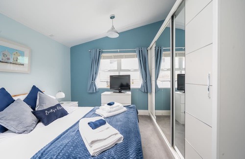 Stalbridge Cottage | Bentley's Retreat sleeps 2 guests in 1 bedroom