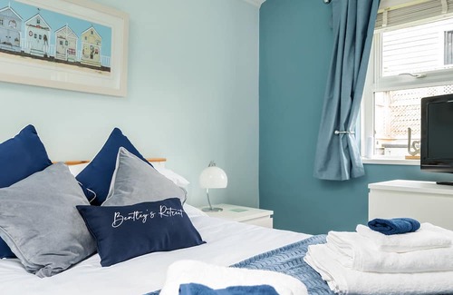 Stalbridge Cottage | Bentley's Retreat sleeps 2 guests in 1 bedroom