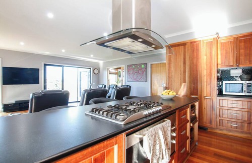 Warrnambool House | Welcome to 'The Wetlands' Warrnambool