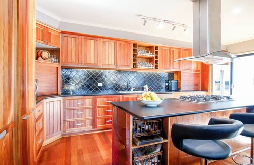 Warrnambool House | Welcome to 'The Wetlands' Warrnambool