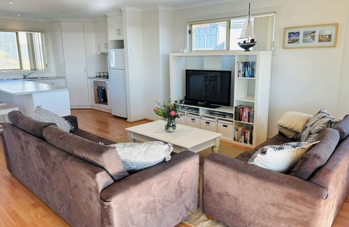 Normanville House | Escape to Nellie's Hideaway and experience a stay at a beautiful vacation home.