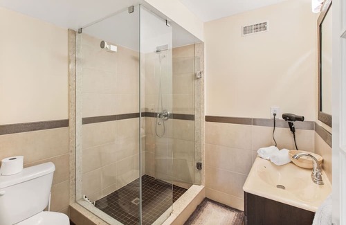 Vaughan Apartment | Cozy 1-BR, with Private Patio.