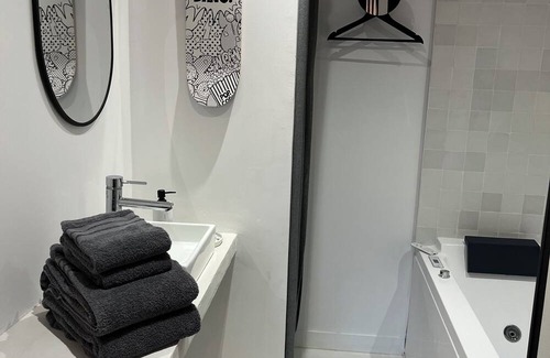 Villefranche-sur-Saone Apartment | Loveroom Centre Ville