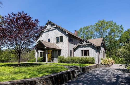 Rhinebeck House | Country Modern 4-bedroom house in delightful Rhinebeck with Pool, AC, WiFi