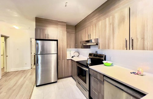 Pierrefonds-Roxboro Apartment | Luxurious Penthouse with River Views & Stunning Sunsets in Tranquil Pierrefonds