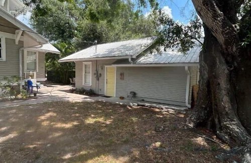 Arcadia Cottage | Cottage in central Arcadia available for long term stays