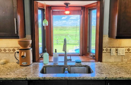 Okotoks House | Beautiful Acreage to Relax and Unwind