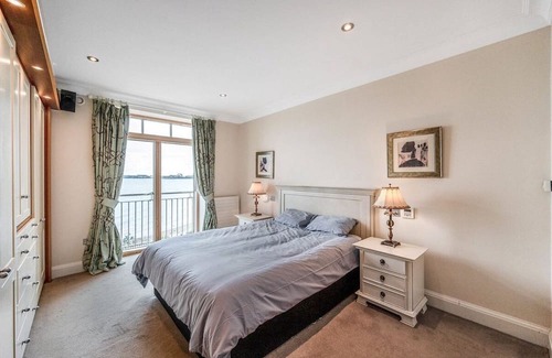 Sutton Cross Apartment | Spectacular Huge Howth Beachfront Apartment