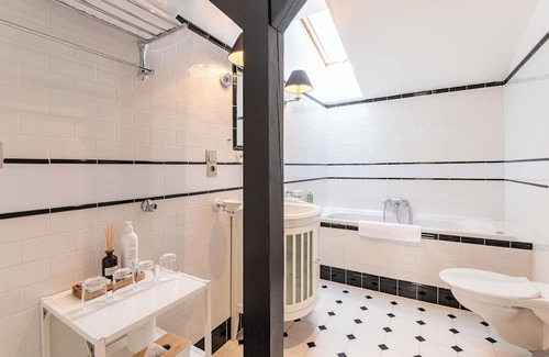 Jiloviste Hotel | Restovna