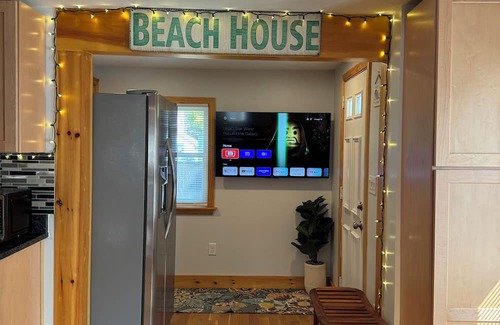 Quincy House | Cozy cottage style beach house two blocks from the ocean .
