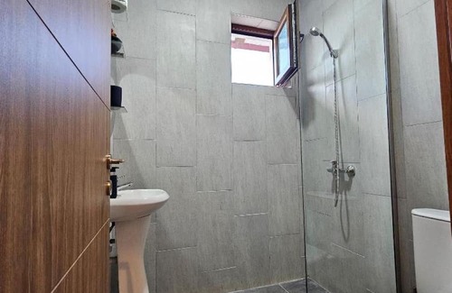 Vardar Region Apartment | Triple Room with Bathroom - Arаbeska Family Winery & Apartments