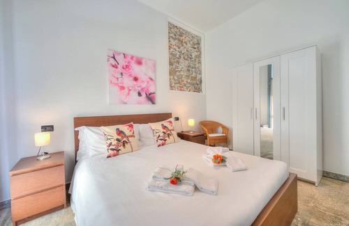 Arona Villa | Volo Di Gabbiani Pied Dans L' Eau