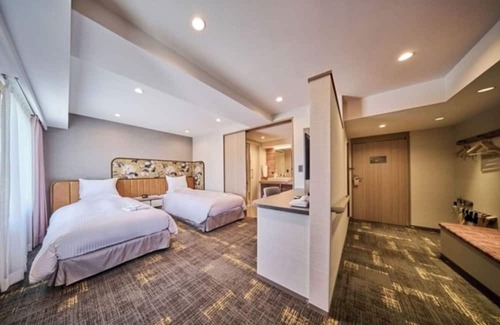 Funabashi House | Nonsmoking Universal Room vs | Breakfast inc / Funabashi Chiba