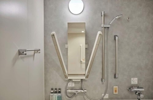 Funabashi House | Nonsmoking Universal Room vs | Breakfast inc / Funabashi Chiba