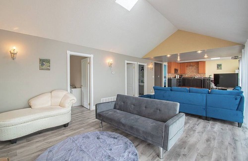 Victoria Harbour Cottage | Robin's Point - Three Bedroom Cottage, Sleeps 6