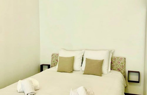 Malgrate Apartment | Charming floral apartment with mountain views!