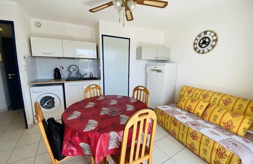 Le Grand Travers Apartment | Grand travers, T3, Air-conditioned, Parking, Beach 150m.