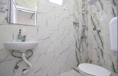 Gjerana Apartment | Studio Room w Balcony 6 min to Beach in Montenegro