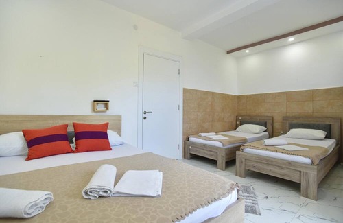 Gjerana Apartment | Studio Room w Balcony 6 min to Beach in Montenegro