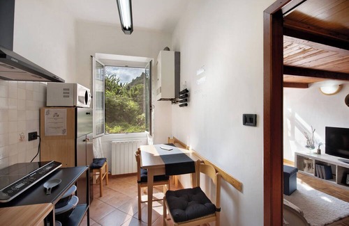 Voltri Apartment | Apartment 'Casa Rè A Due Passi Dal Mare' with Wi-Fi