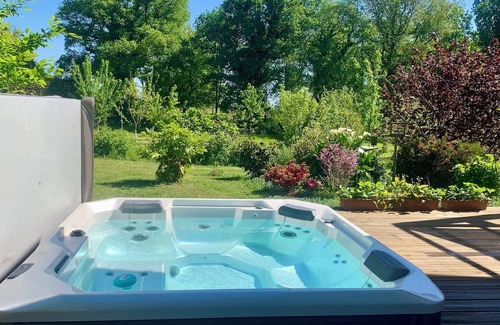 Castandet House | Maison de Vacances Design Avec Piscine Chauffée et Spa