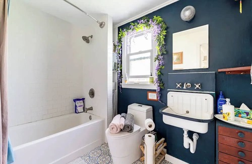 Port Ewen House | Mermaid Cottage with Hudson River Views