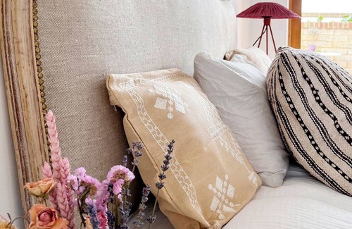 Offham Apartment | Country retreat on South Downs Way. Bring your own horse and pony rides.