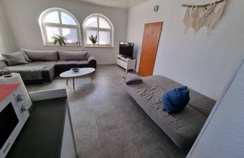 Dettelbach Apartment | Apartment 'Ferienwohnung An Der Linde' with Wi-Fi