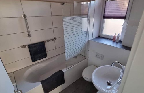 Dettelbach Apartment | Apartment 'Ferienwohnung An Der Linde' with Wi-Fi