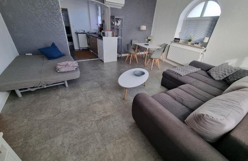 Dettelbach Apartment | Apartment 'Ferienwohnung An Der Linde' with Wi-Fi