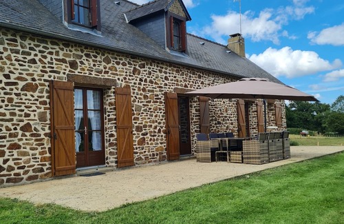 Mont-Saint-Jean House | Gite Familial Avec vue sur la Foret et Proximité D'un lac à 4 KM