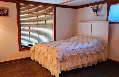 Highlands Other | Charming and cozy Rustic farmhouse . Centrally located !