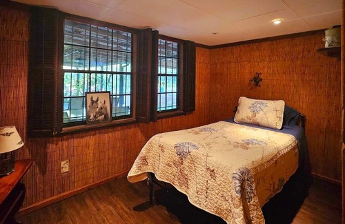 Highlands Other | Charming and cozy Rustic farmhouse . Centrally located !