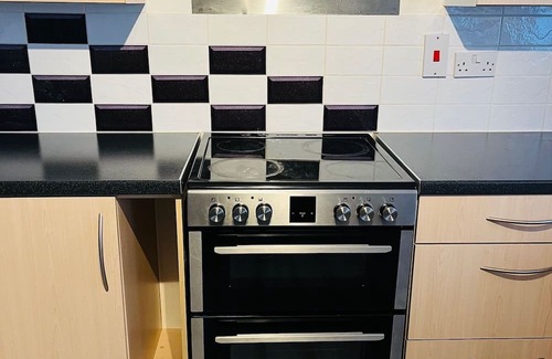 Heath Apartment | Brilliant Apartment on the ground floor, stunning and spacious reception.