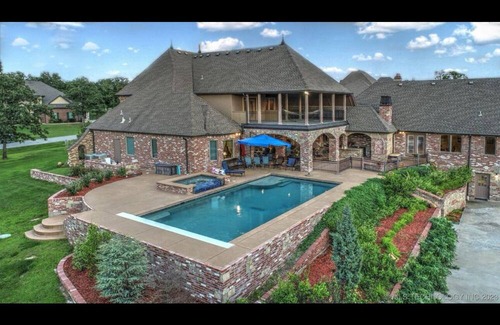 Sperry House | Lake View with pool