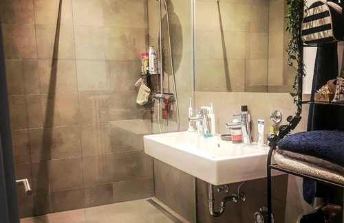 Untere Au Apartment | City Vibes & Riverside Retreat: Best of Both Worlds in Central Munich!