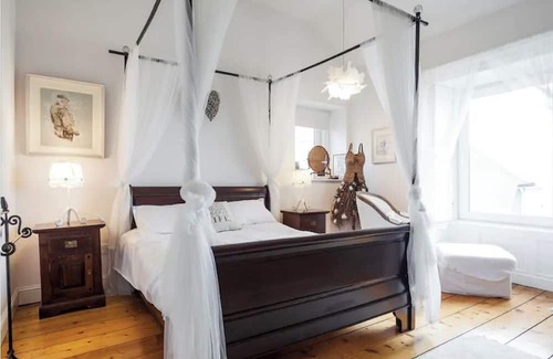 Greystones House | GREYSTONES Beautiful house looking at the Ocean and beside beaches.