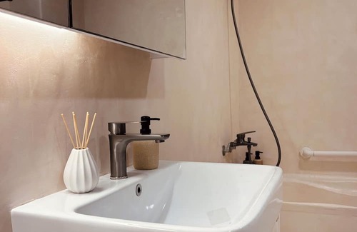 Datong Apartment | 3 minutes to taoyaun airport MRT / 5mins to night market! 6 people max apartment