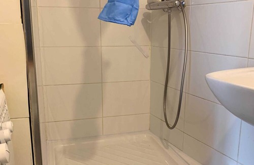 Conflans-Sainte-Honorine Apartment | Homerez - Studio Conflans, lake view