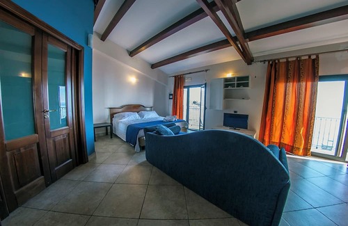 Capo Mulini House | Homerez - Spacious house and sea view - Acireale