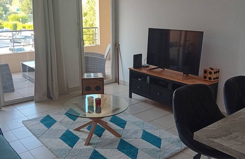 Cuers Apartment | Superbe Appartement T2 en Résidence Privée