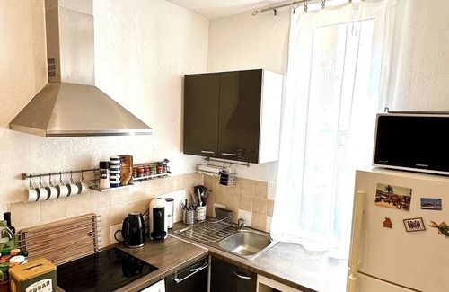 Vernier Apartment | 10-15 min to train, sea, marketplace